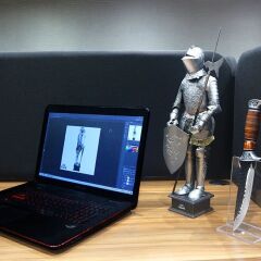 S. STERLING Iron Knight Dekoratif Süs